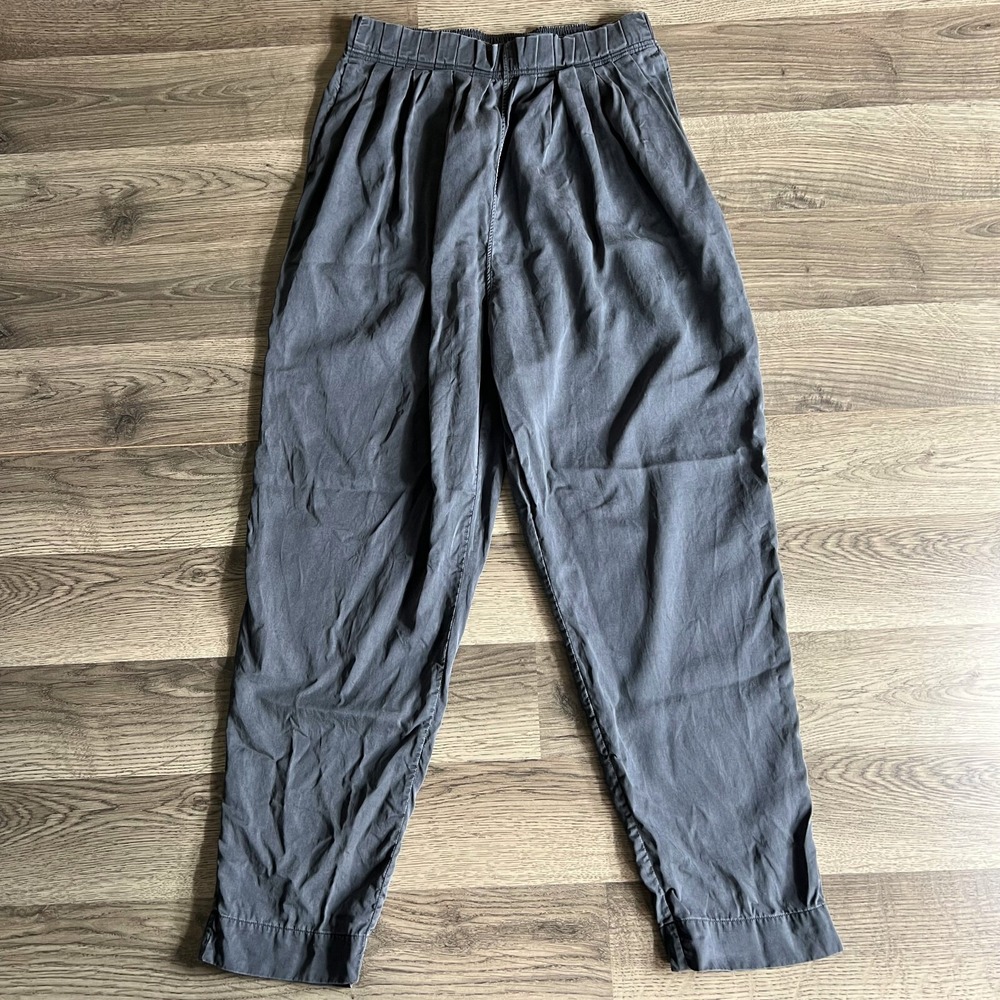Lululemon Can You Feel The Pleat Pant Womans Size 4 Cropped 23" Inseam‎ Tencel